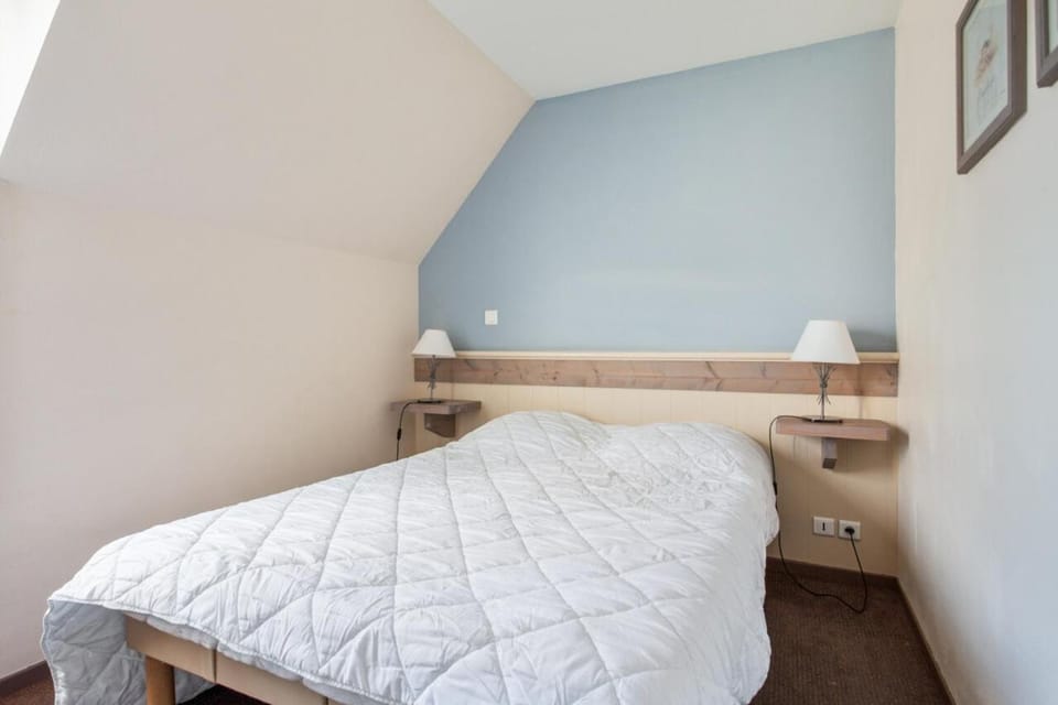 Bed, Bathroom, furniture