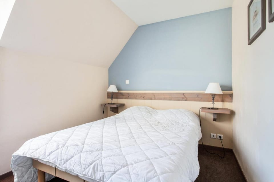 Bed, Bathroom, furniture