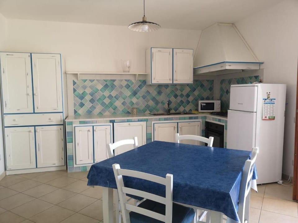 Kitchen or kitchenette, Dining area, minibar, pet friendly, stove
