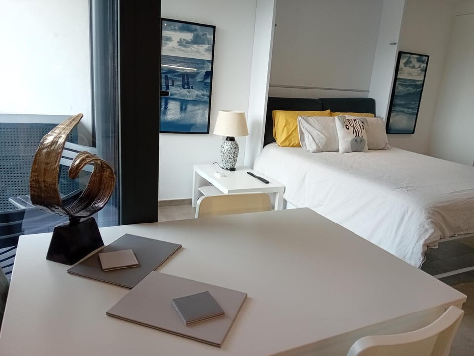 Stunning modern apartment with balcony Apartment in Gibraltar