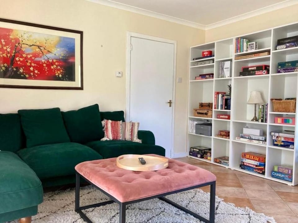 Library, Living room, Seating area