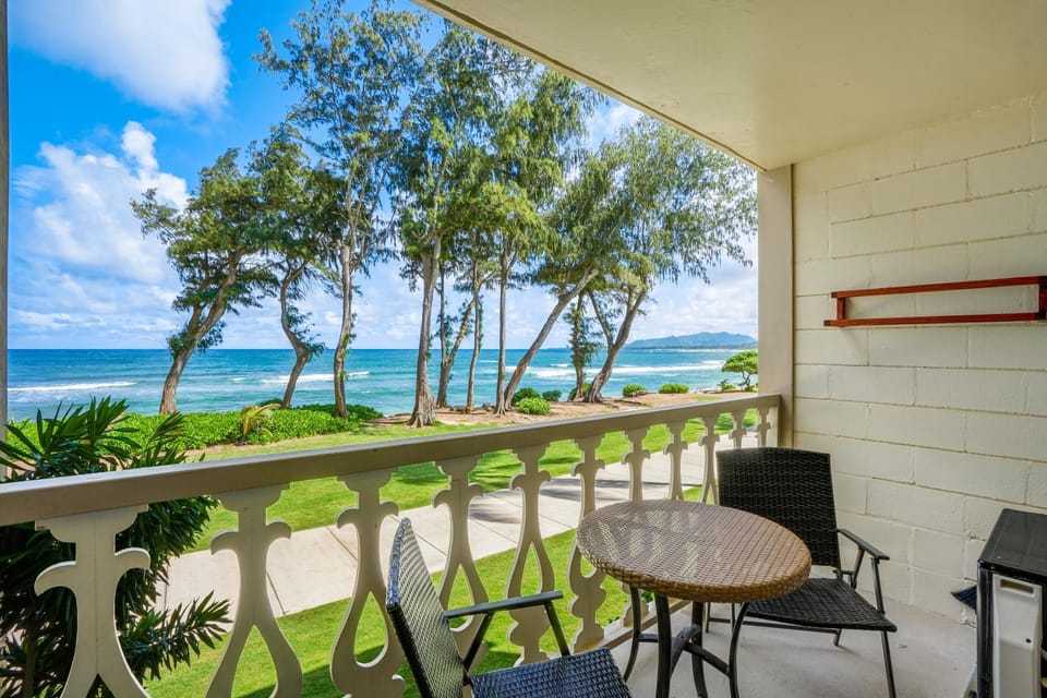 "Slice of Paradise" Oceanfront Studio at Islander on the Beach 225 Apartment in Waipouli Beach