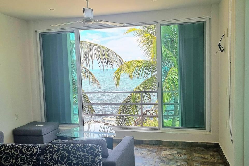 On The Beach 2 - Seaside Sunrise Haven- Sea View Apartment in Cancun