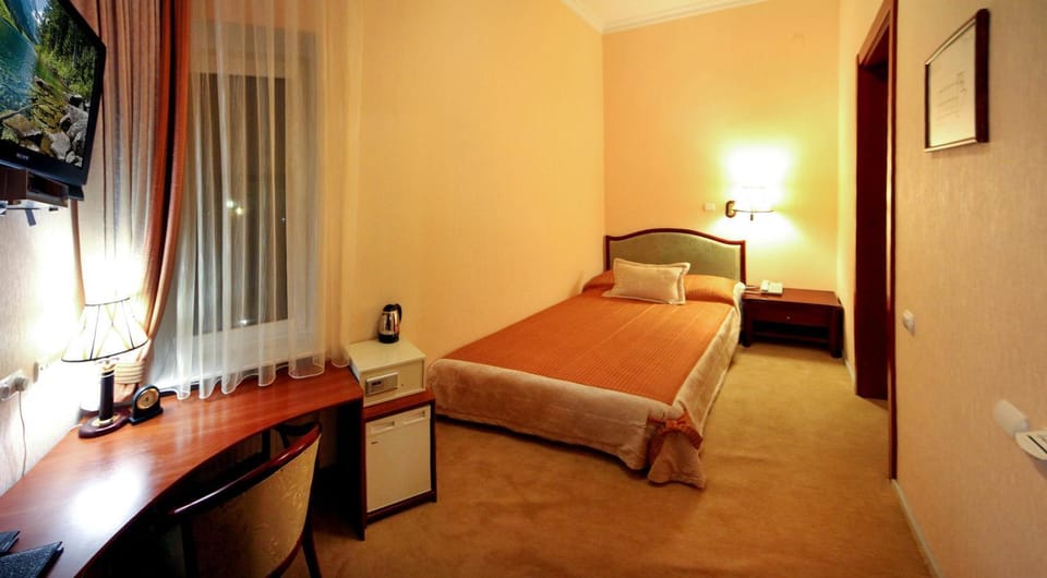 Bed, Seating area