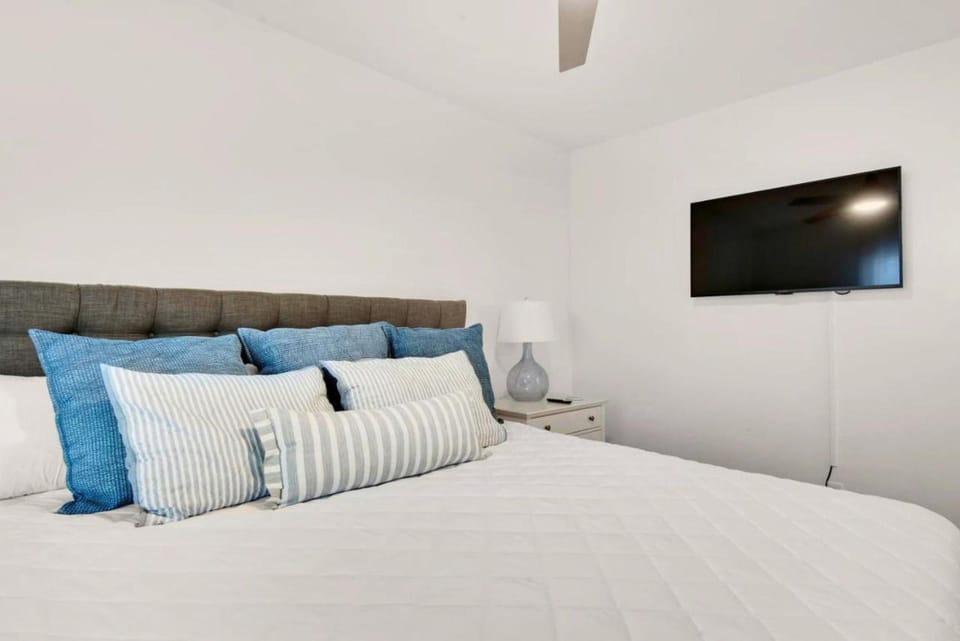 Bluefish 3 OKA Island 2BR Hideaway Walk2Beach Apartment in Okaloosa Island