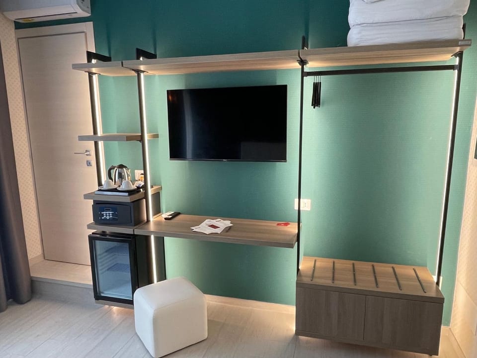 TV and multimedia, minibar