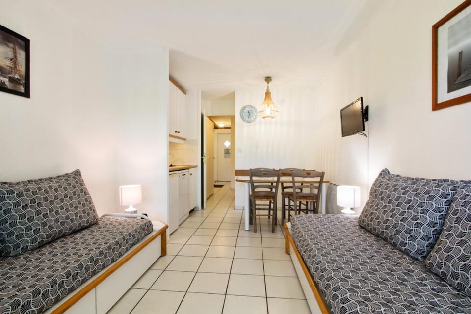 Bed, kitchen