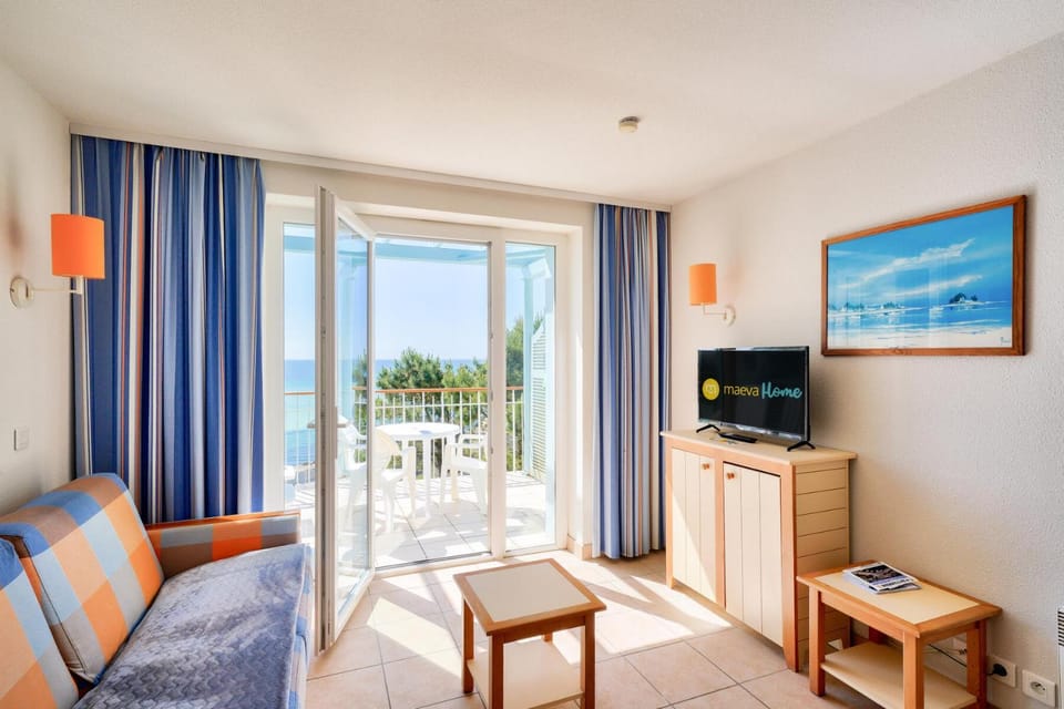 Bed, furniture, kitchen