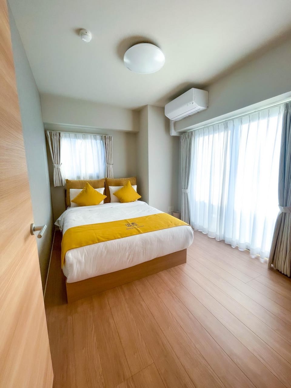 Bed, Photo of the whole room, Bedroom, air conditioner