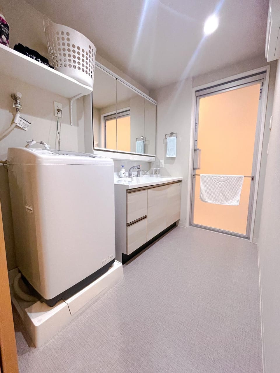 Bathroom, washing machine
