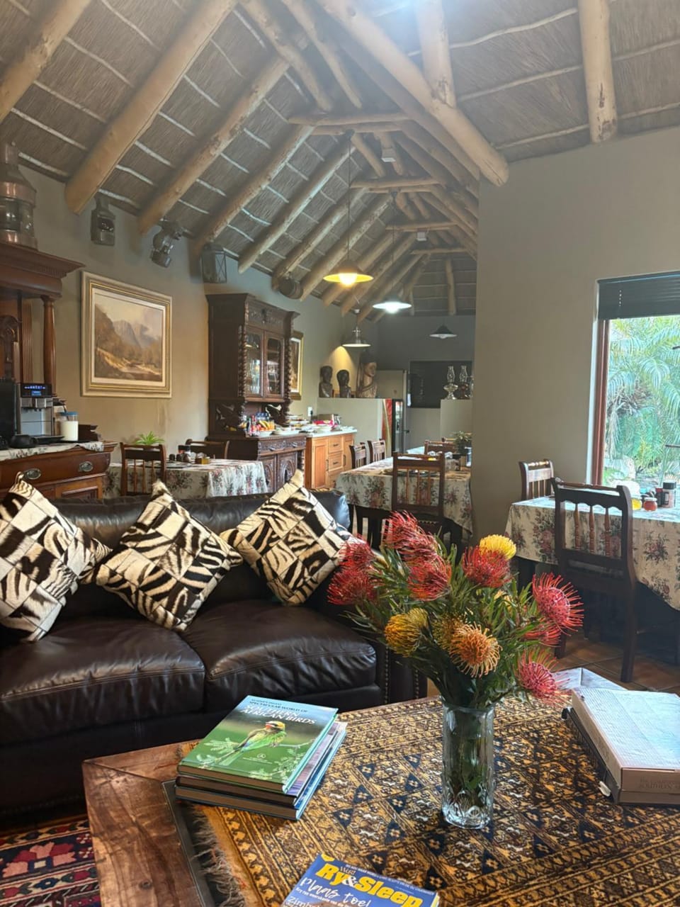 Seating area, Dining area