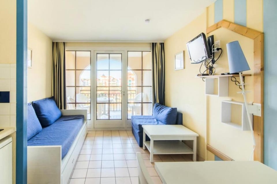 Bed, Bathroom