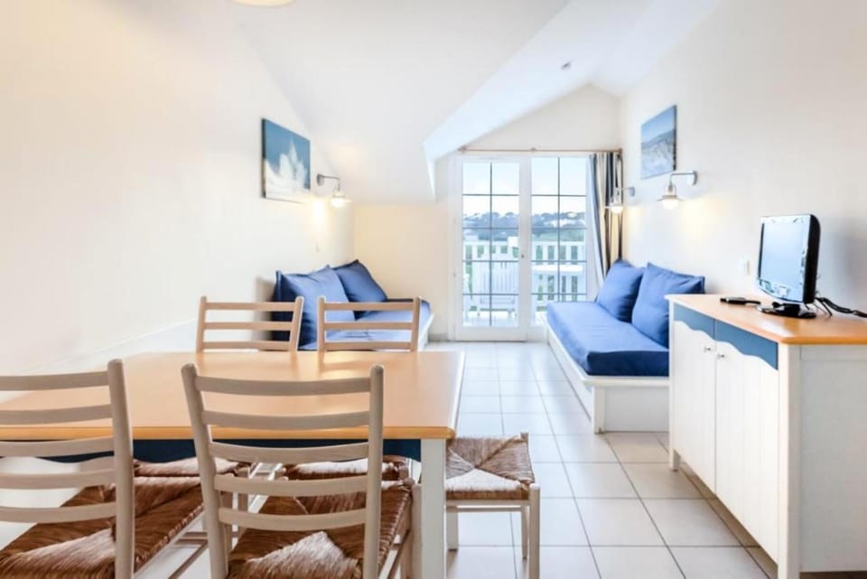 Bed, kitchen