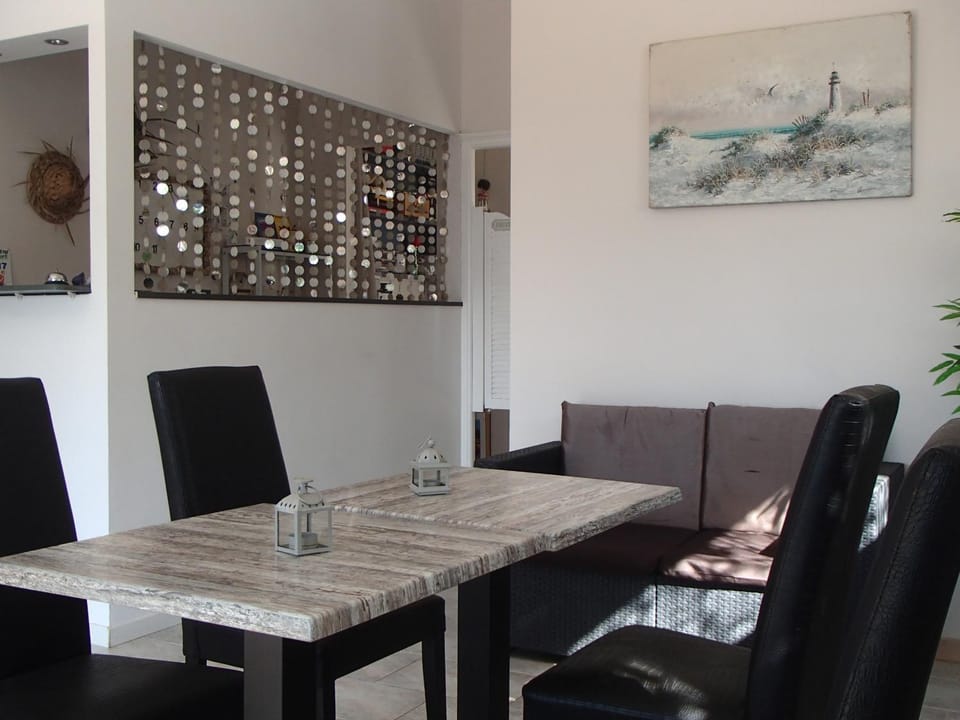 Lounge or bar