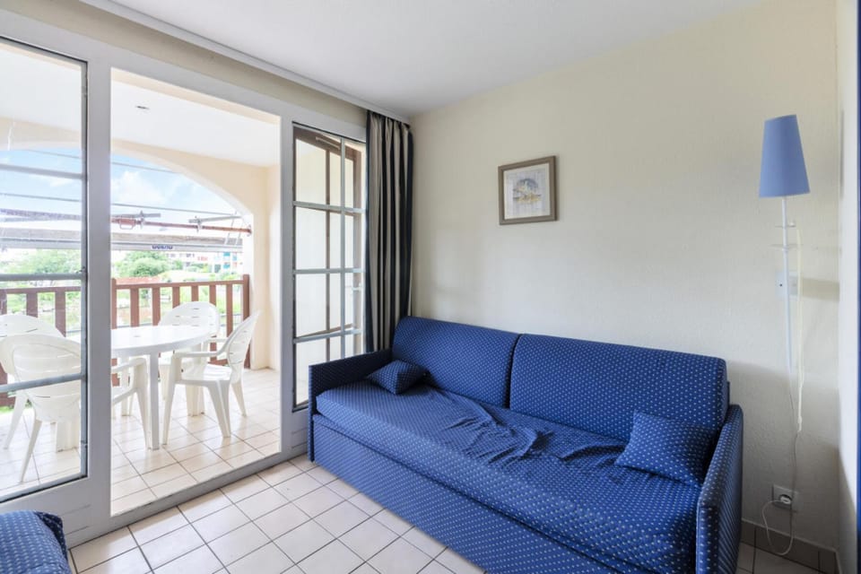 Bed, Living room