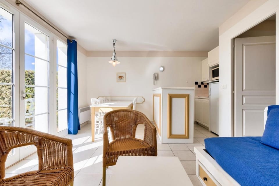 Bed, Bathroom