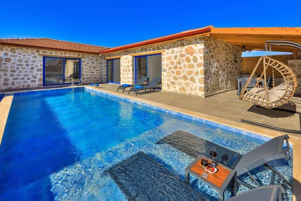 Property building, Patio, Day, Swimming pool, sunbed