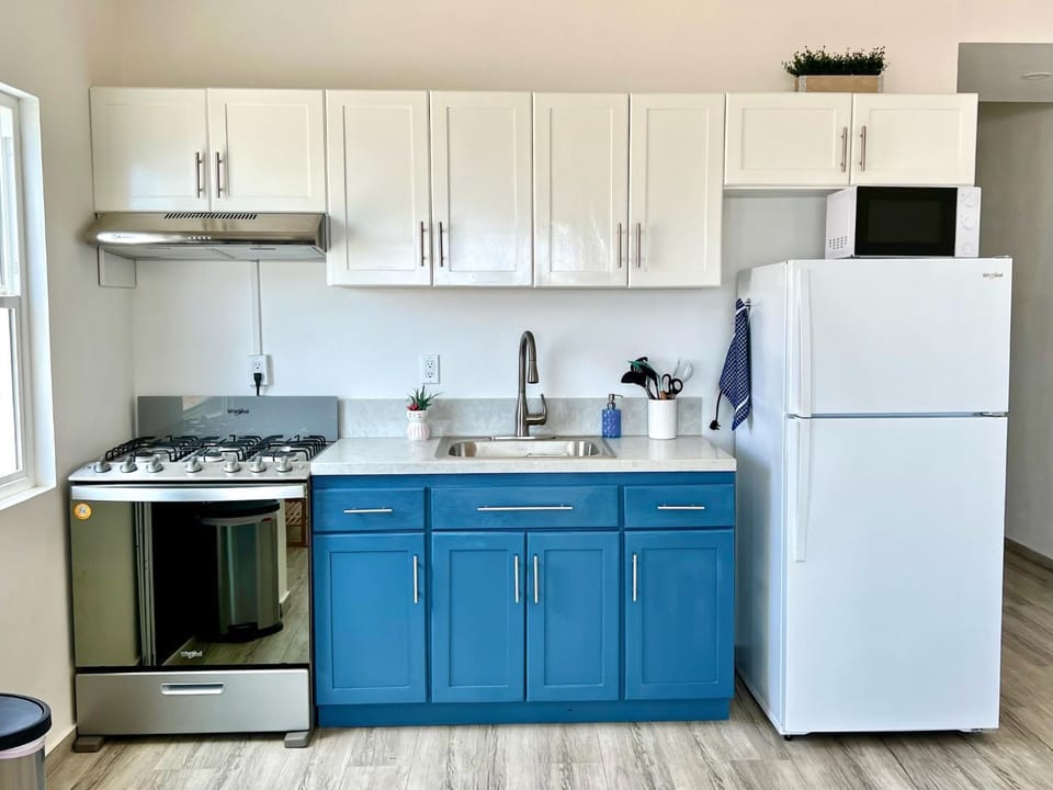 Coffee/tea facilities, Kitchen or kitchenette, minibar, pet friendly, stove, toaster