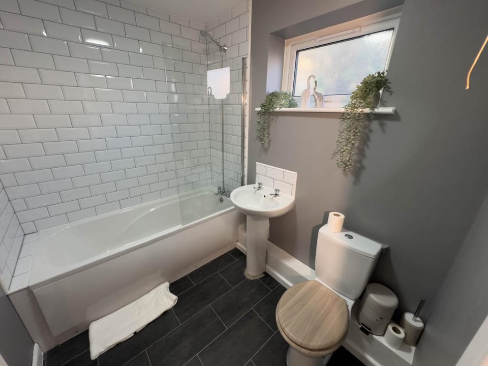 Thesiger Court Apartments - Free Private Parking - by Property Promise Apartment in Cardiff