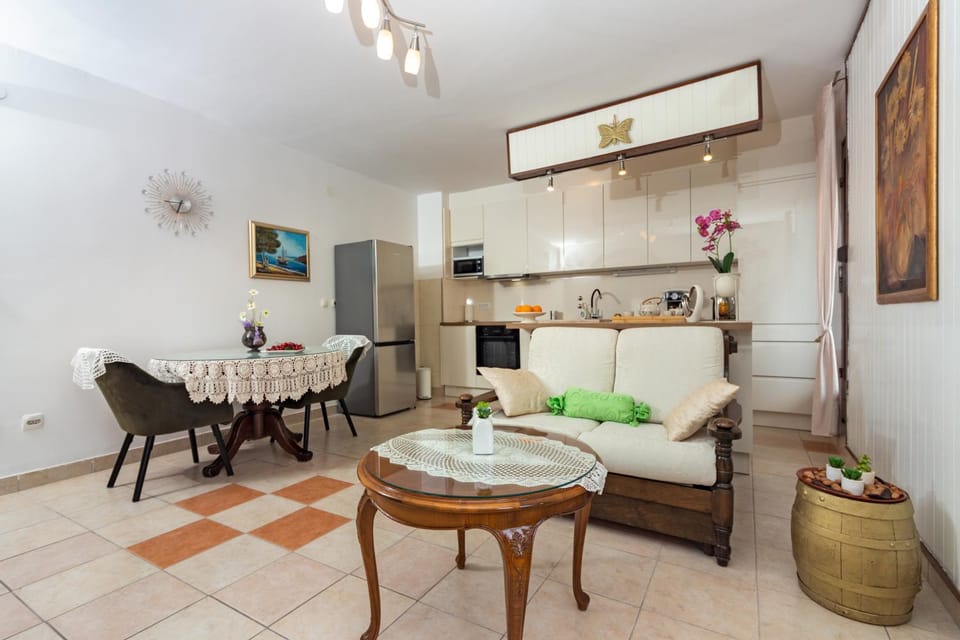Seating area, microwave, kitchen