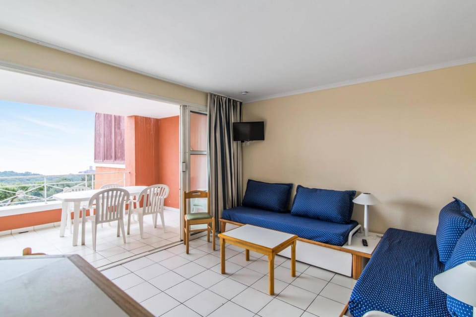 Bed, furniture, kitchen