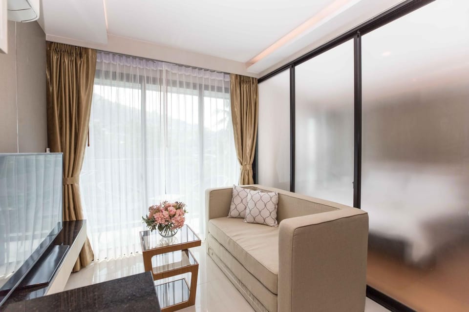 Living room, Photo of the whole room, Seating area, hair dresser