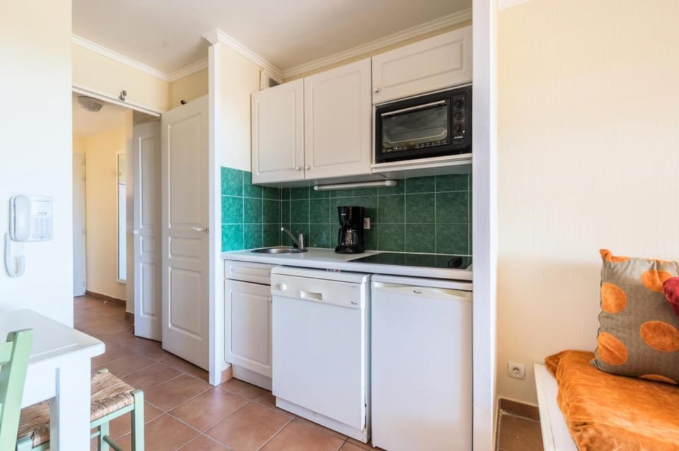 Bathroom, oven, kitchen
