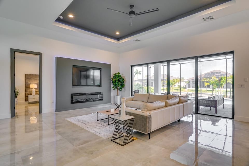 Pool & Outdoor Kitchen: Waterfront Cape Coral Home House in Cape Coral
