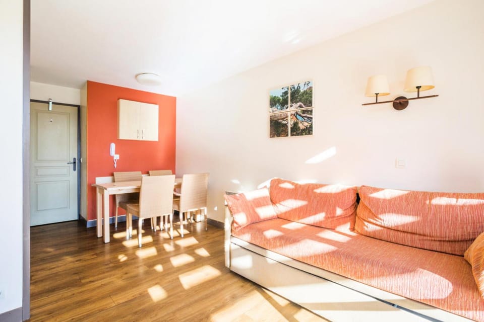 Bed, kitchen