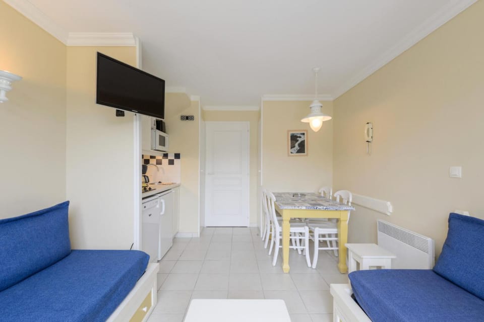 Bed, kitchen