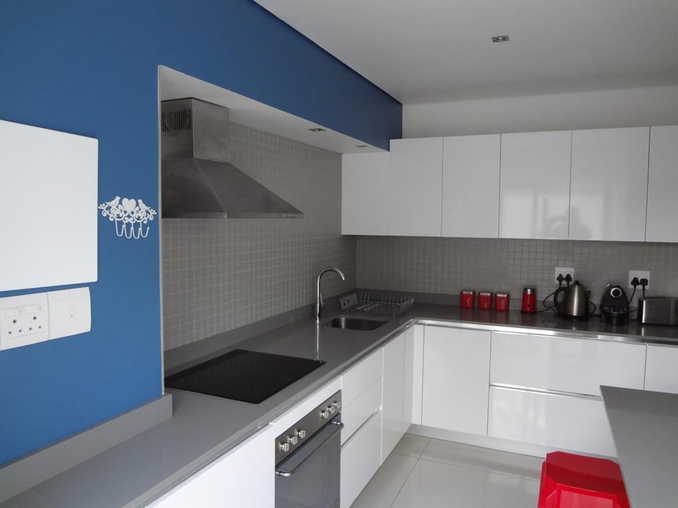 Designer Studio Camps Bay Apartment in Camps Bay