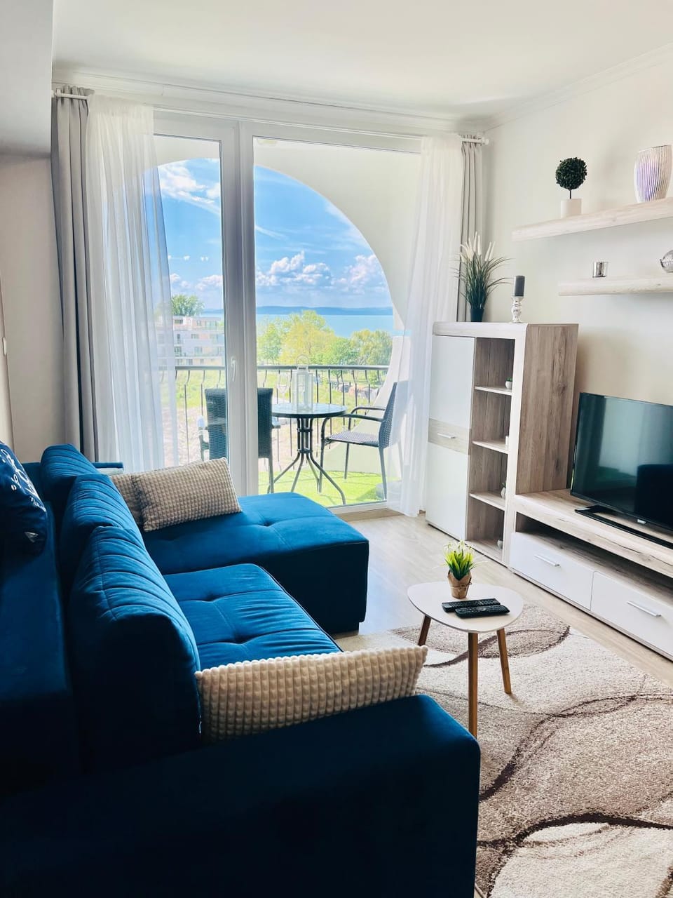 Top Sunset Beach Apartman Apartment in Siófok