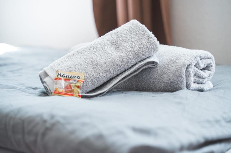Bedroom, towels