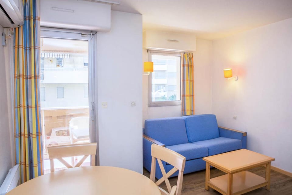 Bed, kitchen