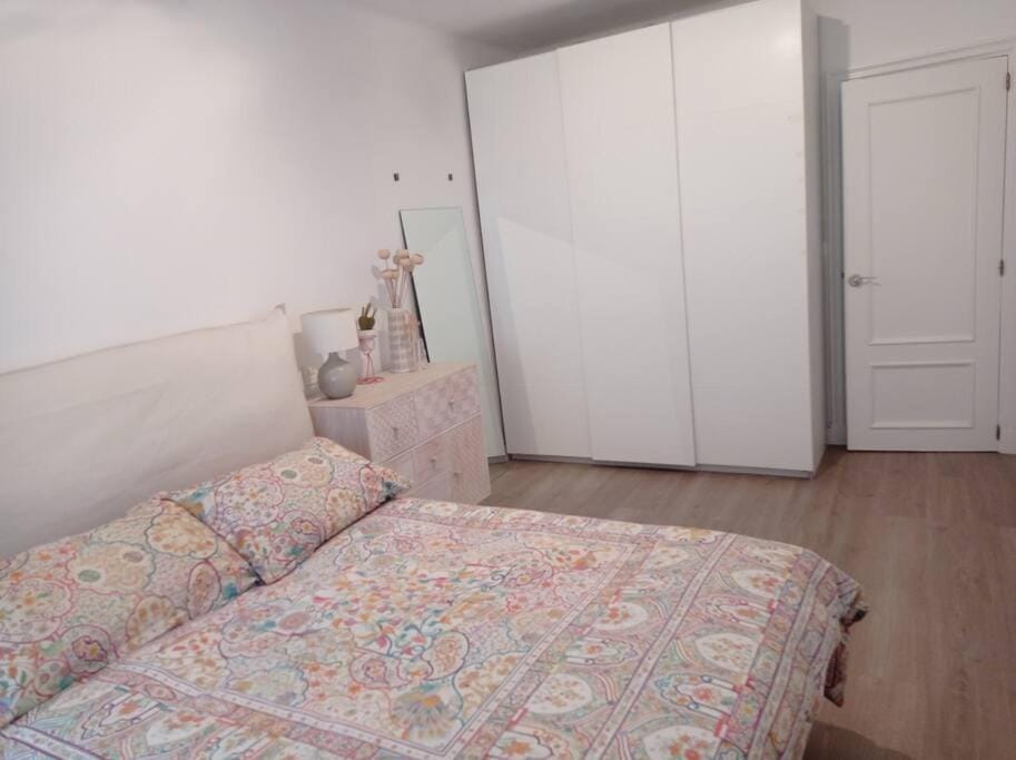 Bed, Photo of the whole room, Bedroom, wardrobe