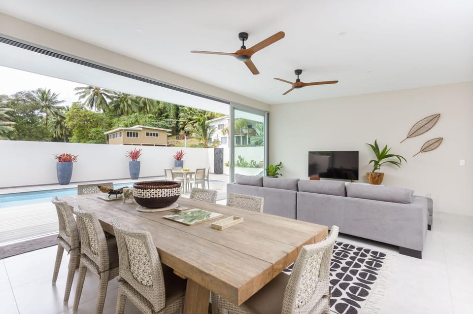 Communal lounge/ TV room, Seating area, Dining area, Evening entertainment