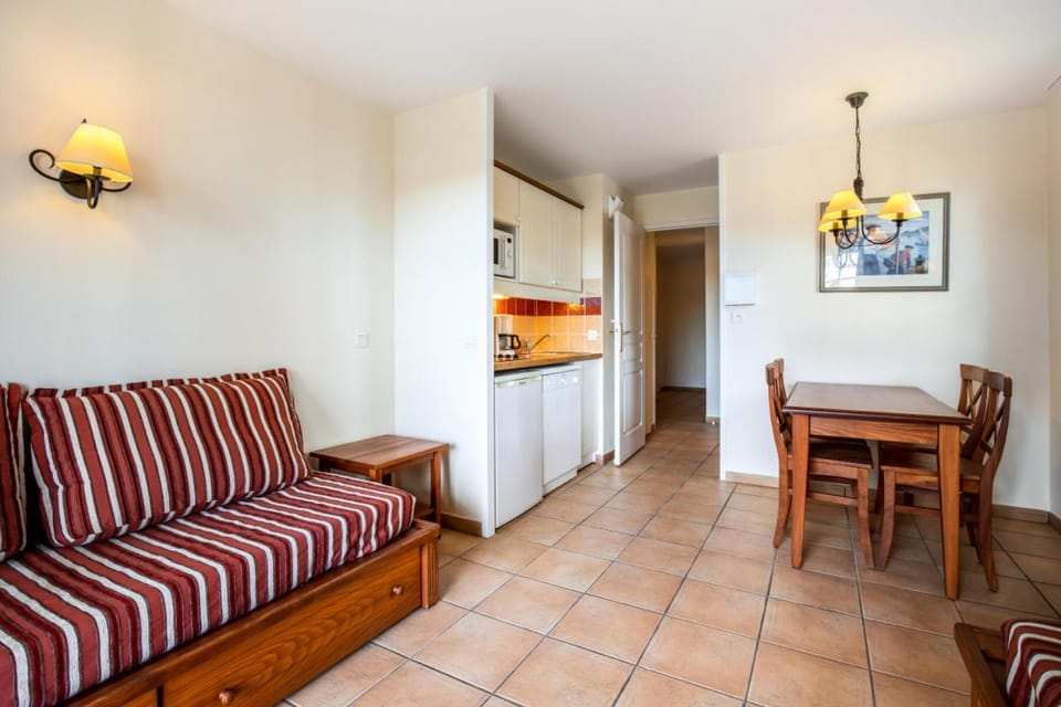 Bed, kitchen