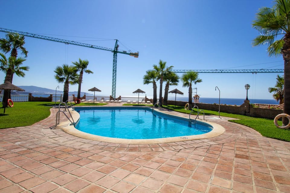 Sea view, Swimming pool, sunbed