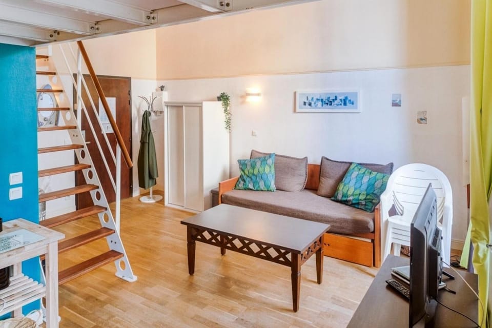 Bed, furniture, kitchen