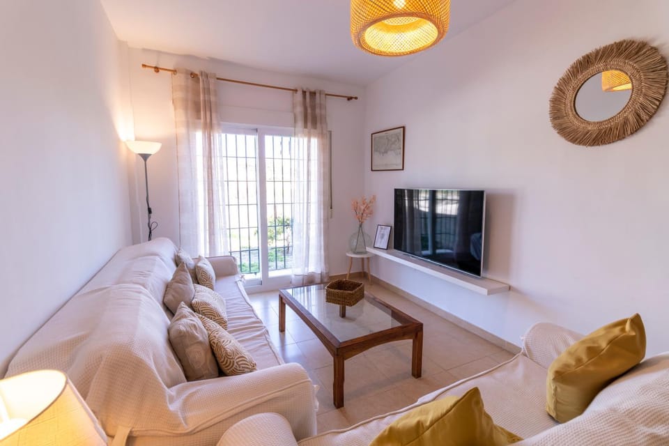 TV and multimedia, Living room, Seating area, Evening entertainment