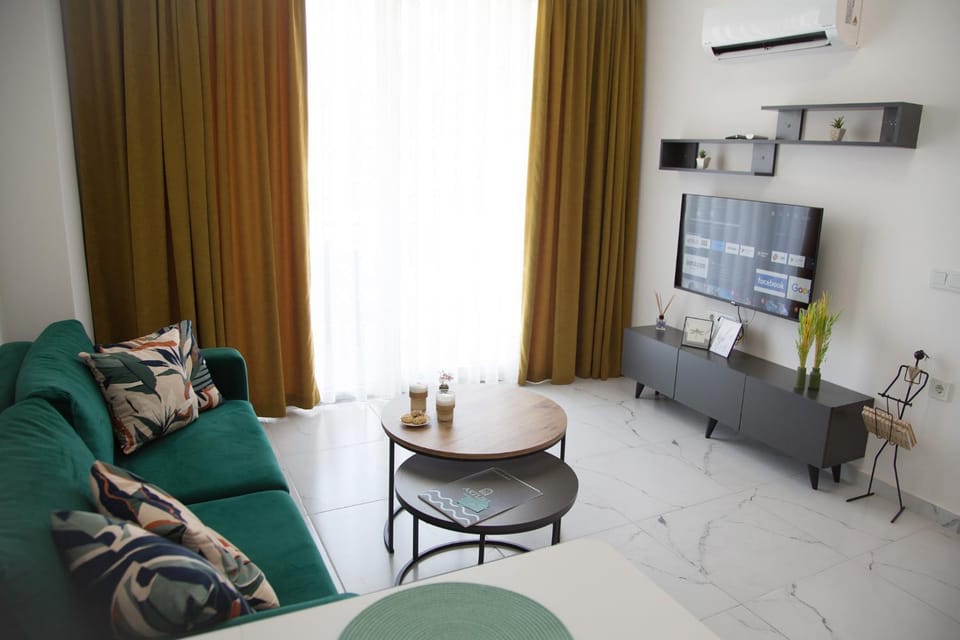TV and multimedia, Living room, Dining area, air conditioner