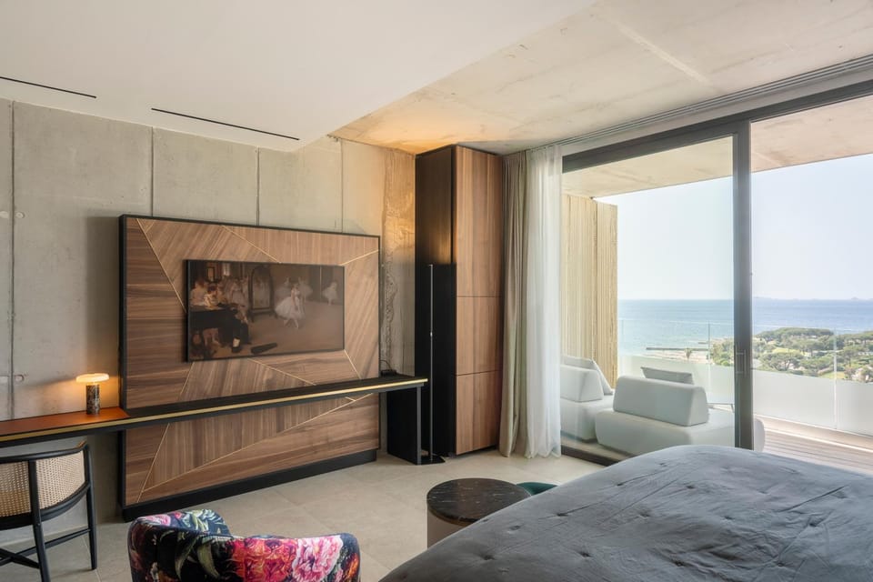TV and multimedia, Photo of the whole room, Seating area, Bedroom