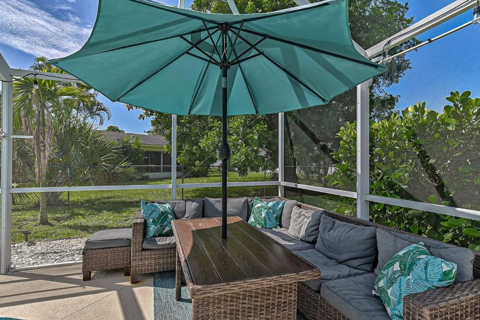 Laughing Pelican Pool Home House in Bradenton