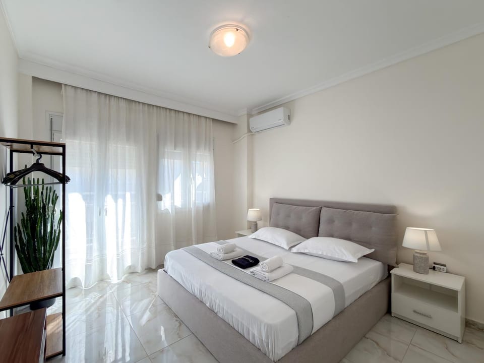 Bed, Photo of the whole room, Bedroom, towels, air conditioner