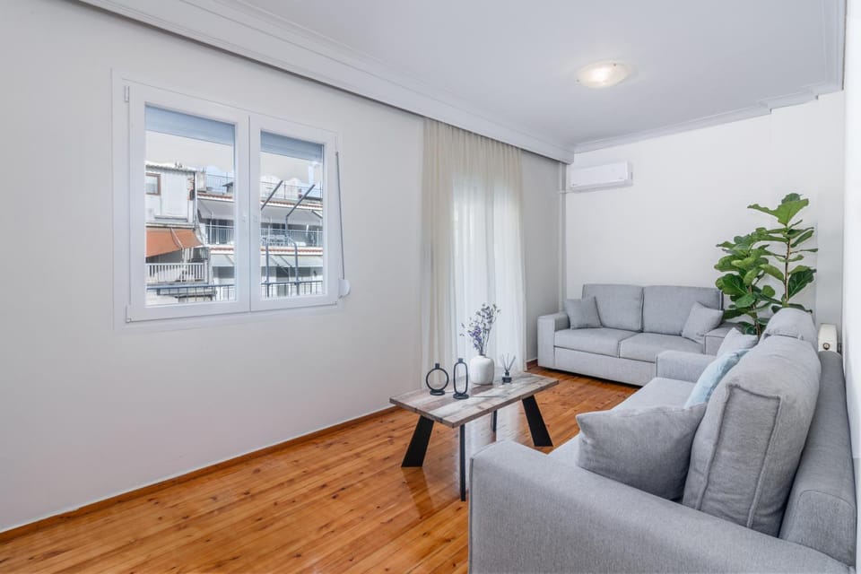 Living room, Seating area, air conditioner