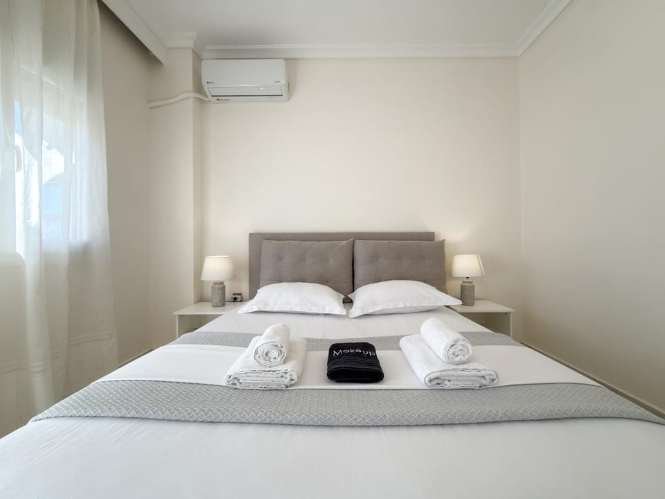 Bed, Photo of the whole room, Bedroom, towels, air conditioner