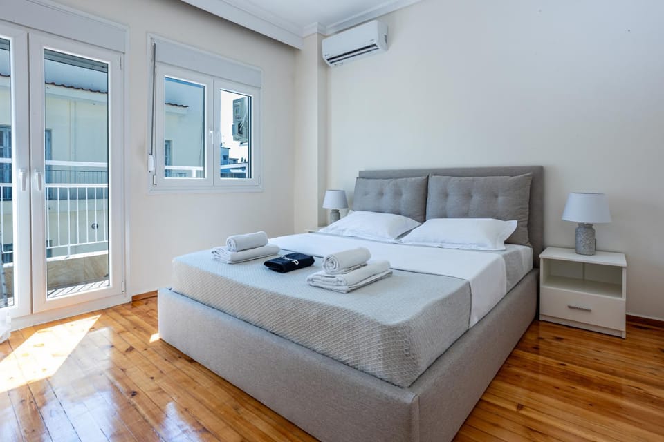 Bed, Photo of the whole room, Bedroom, towels, air conditioner