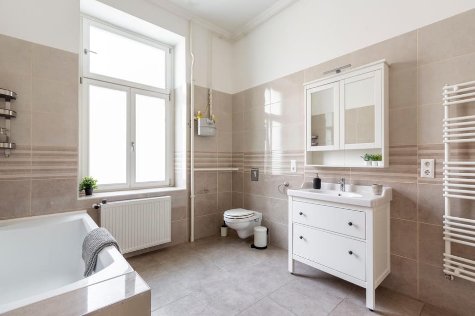 Shower, Toilet, Bathroom, Bath, towels