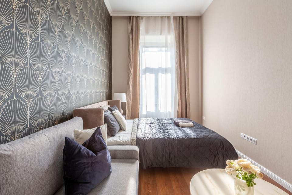 Bed, Photo of the whole room, Seating area, Bedroom
