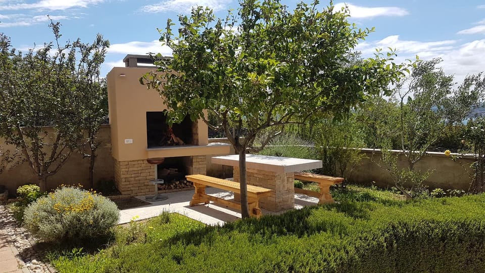 BBQ facilities, Garden